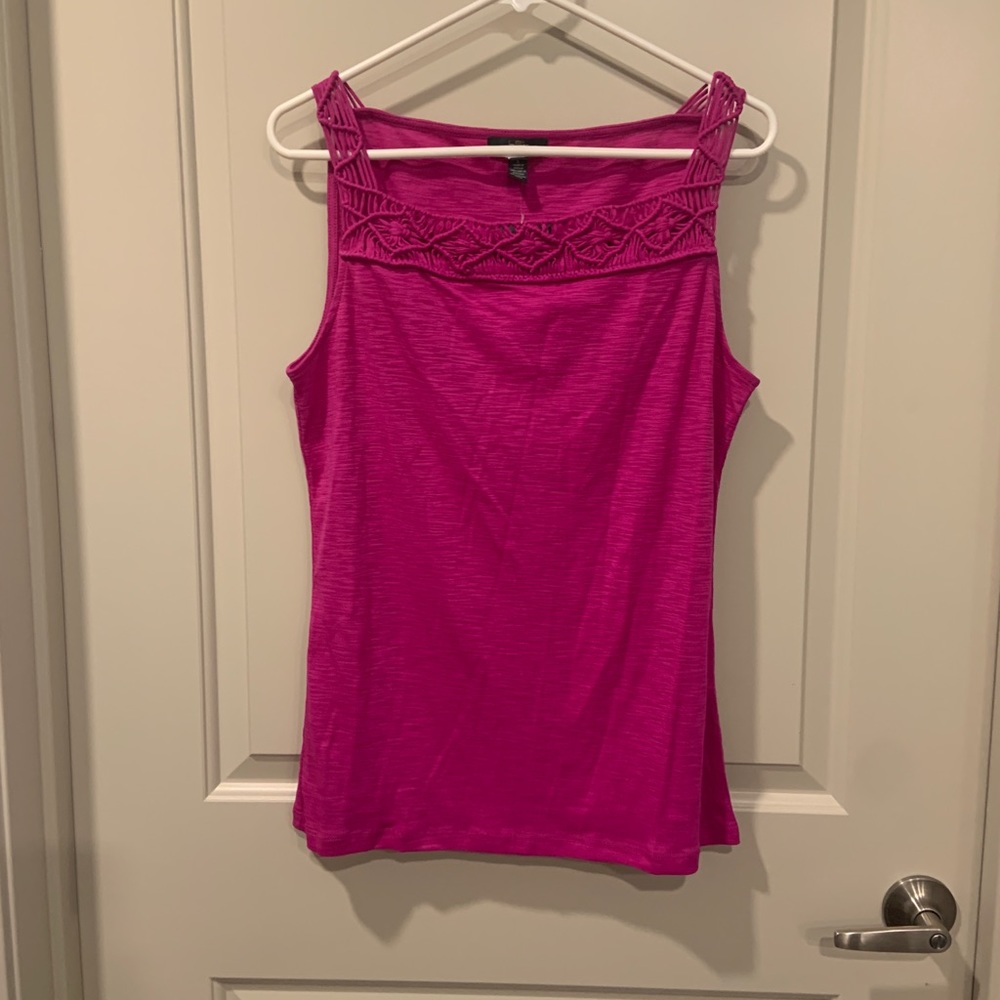 Women’s sleeveless top